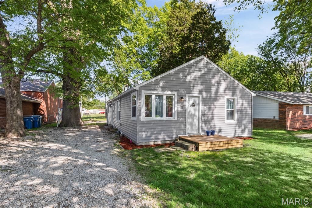 406 Southard Place, South Roxana, IL 62087