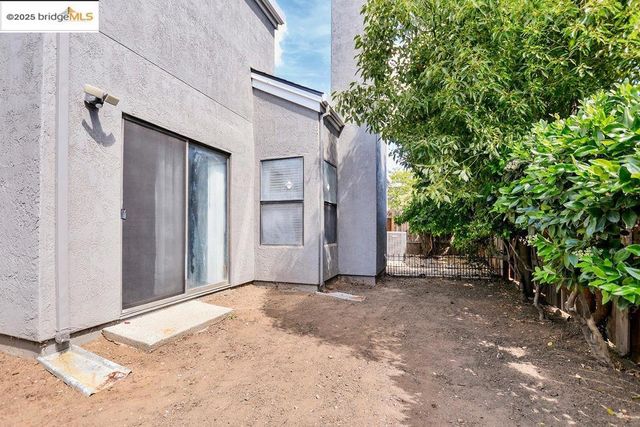 640 Mockingbird Ln, Oakley, CA 94561