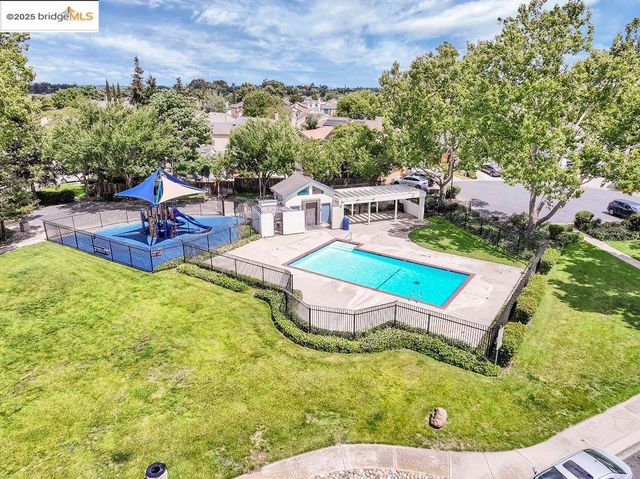 640 Mockingbird Ln, Oakley, CA 94561