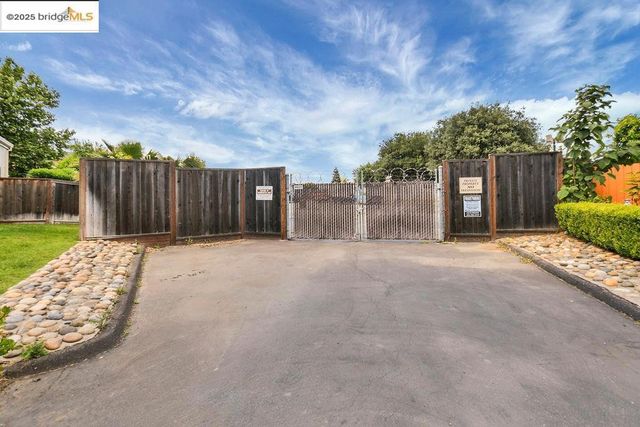640 Mockingbird Ln, Oakley, CA 94561