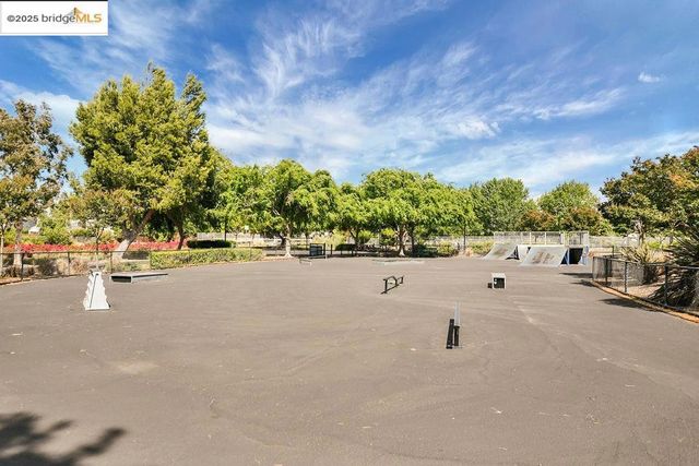 640 Mockingbird Ln, Oakley, CA 94561