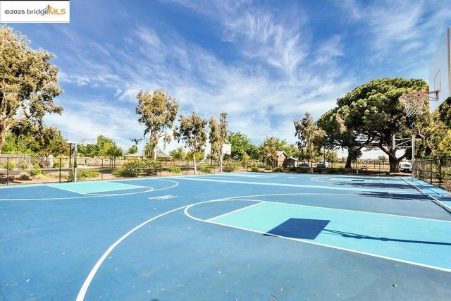 640 Mockingbird Ln, Oakley, CA 94561
