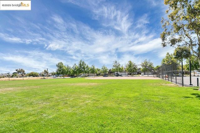 640 Mockingbird Ln, Oakley, CA 94561