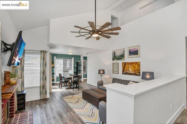640 Mockingbird Ln, Oakley, CA 94561