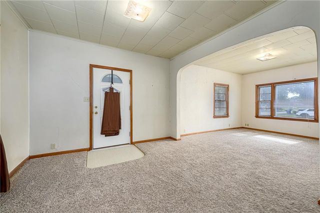 110 E 3rd Street, Tonganoxie, KS 66086