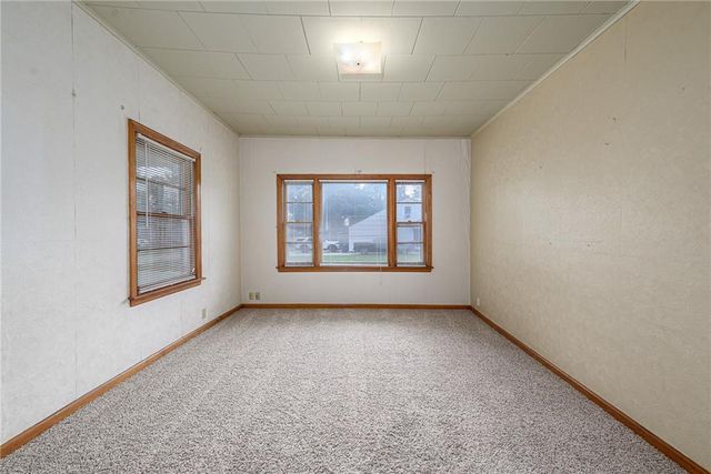 110 E 3rd Street, Tonganoxie, KS 66086