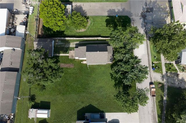 110 E 3rd Street, Tonganoxie, KS 66086