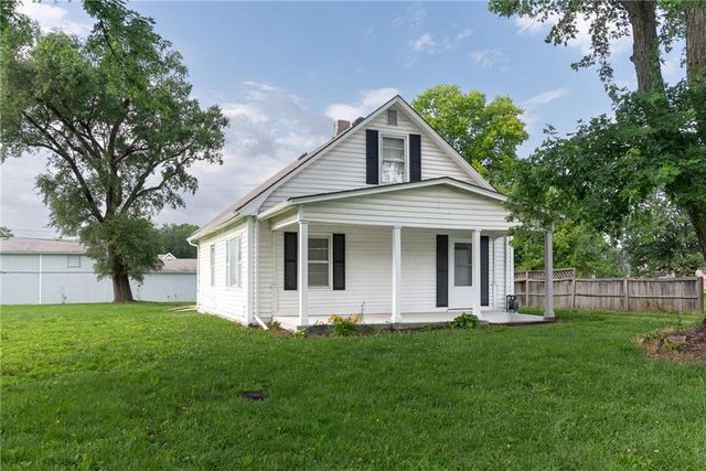 110 E 3rd Street, Tonganoxie, KS 66086