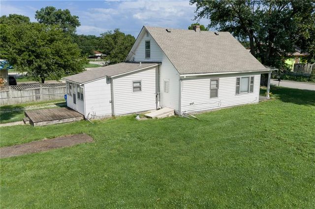 110 E 3rd Street, Tonganoxie, KS 66086