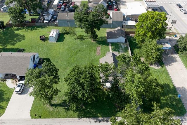 110 E 3rd Street, Tonganoxie, KS 66086