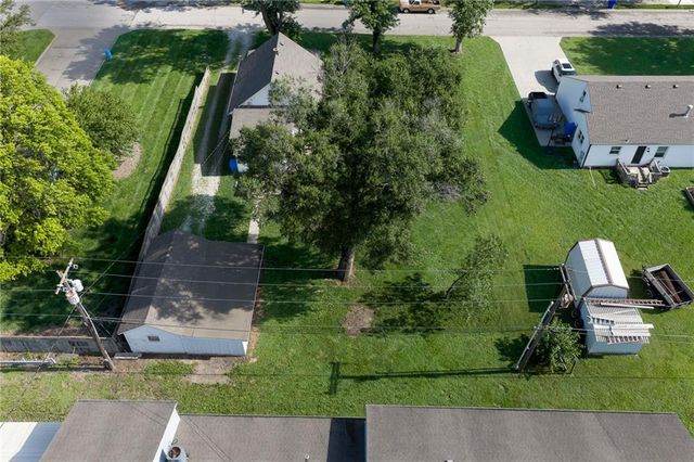 110 E 3rd Street, Tonganoxie, KS 66086