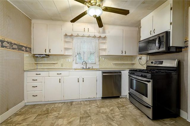 110 E 3rd Street, Tonganoxie, KS 66086