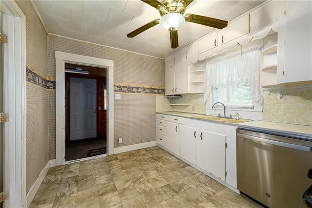 110 E 3rd Street, Tonganoxie, KS 66086