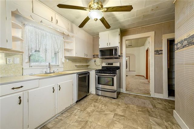 110 E 3rd Street, Tonganoxie, KS 66086