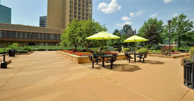 320 Fort Duquesne 8N, Downtown Pgh, PA 15222