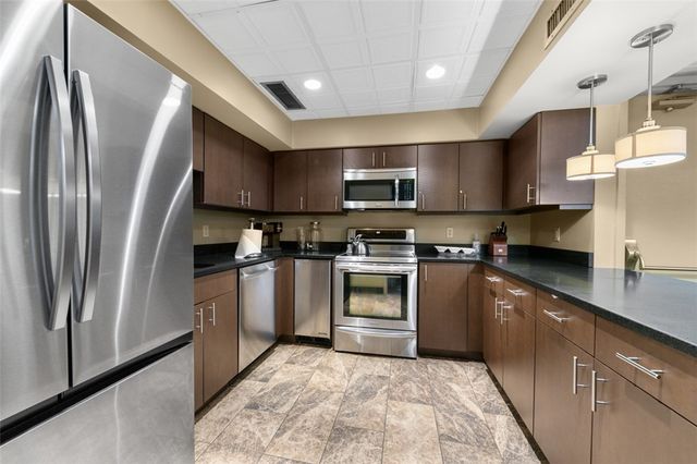320 Fort Duquesne 8N, Downtown Pgh, PA 15222