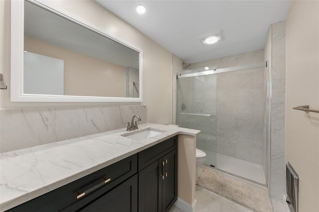320 Fort Duquesne 8N, Downtown Pgh, PA 15222