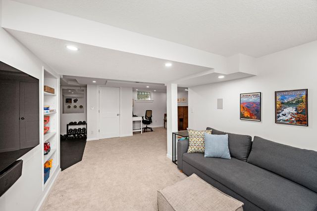 2100 31st Avenue S, Minneapolis, MN 55406