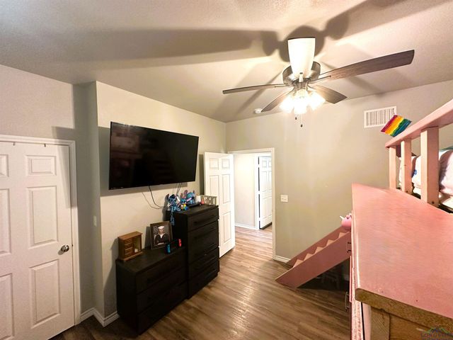 206 Hurley Ave, Gladewater, TX 75647