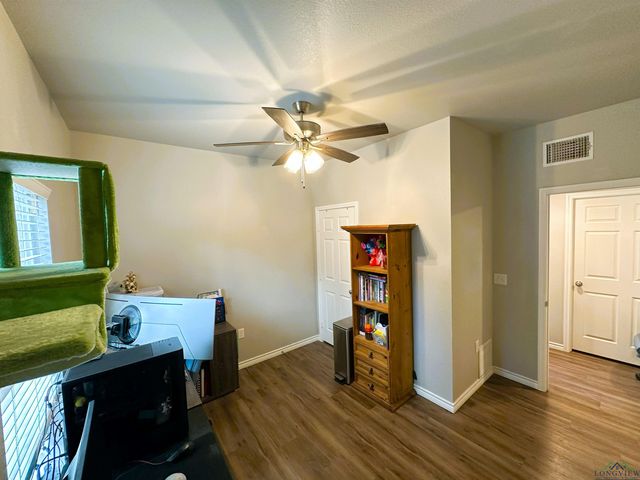 206 Hurley Ave, Gladewater, TX 75647