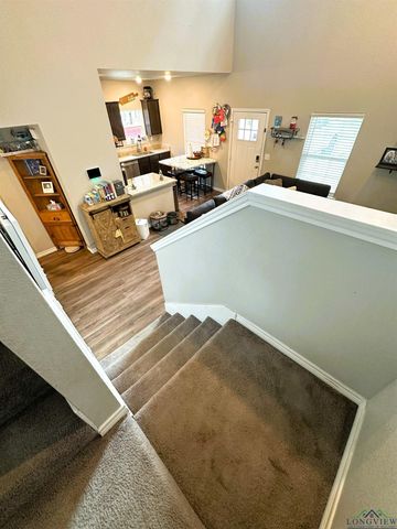 206 Hurley Ave, Gladewater, TX 75647