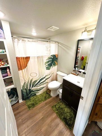 206 Hurley Ave, Gladewater, TX 75647