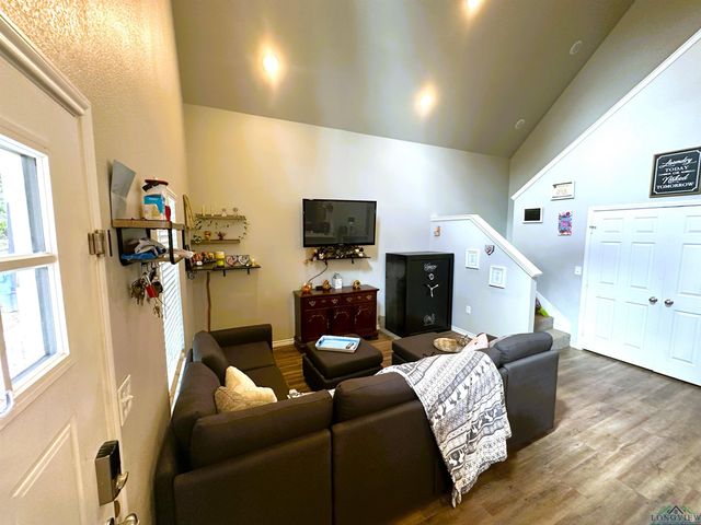 206 Hurley Ave, Gladewater, TX 75647