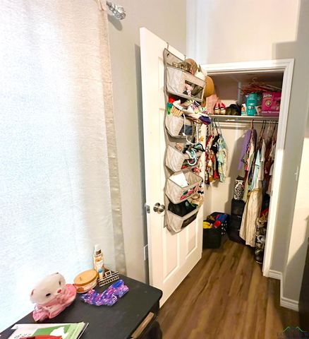 206 Hurley Ave, Gladewater, TX 75647