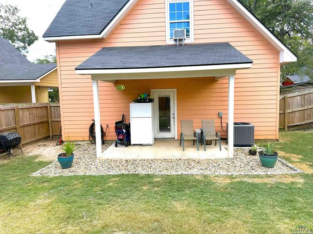 206 Hurley Ave, Gladewater, TX 75647