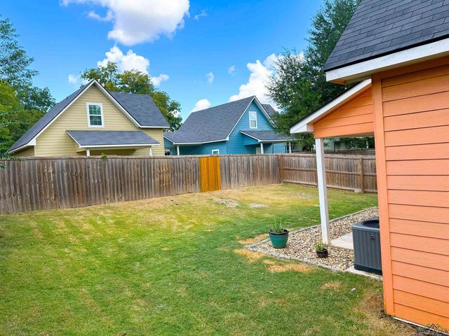 206 Hurley Ave, Gladewater, TX 75647