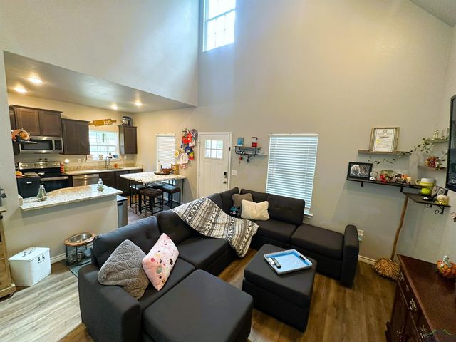 206 Hurley Ave, Gladewater, TX 75647