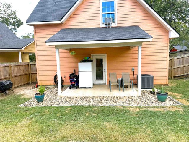 206 Hurley Ave, Gladewater, TX 75647