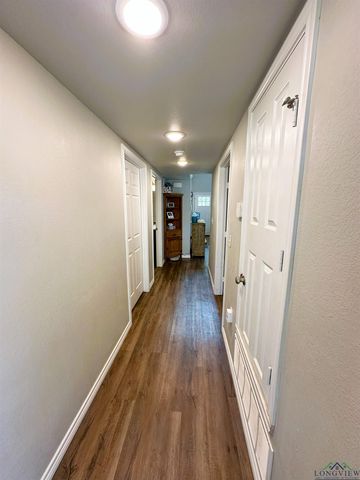 206 Hurley Ave, Gladewater, TX 75647