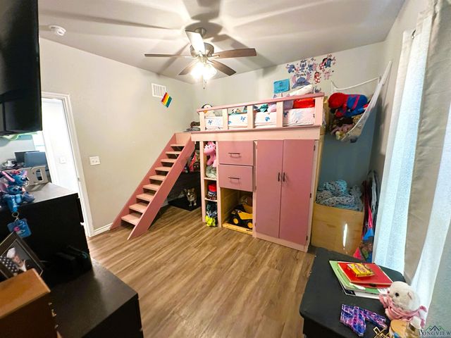 206 Hurley Ave, Gladewater, TX 75647