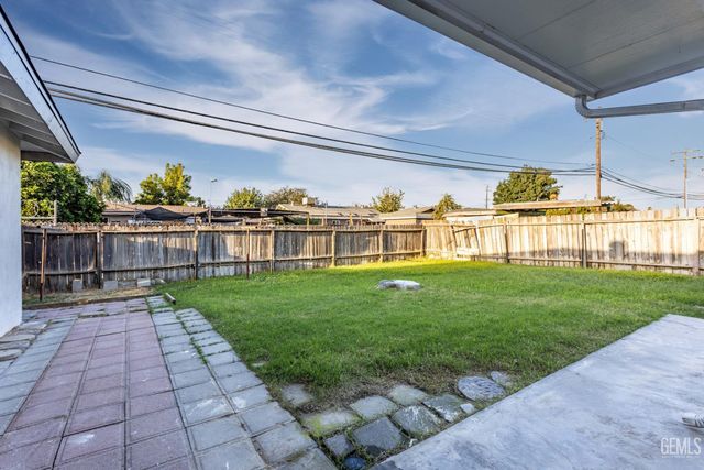 1112 San Vicente Drive, Bakersfield, CA 93307