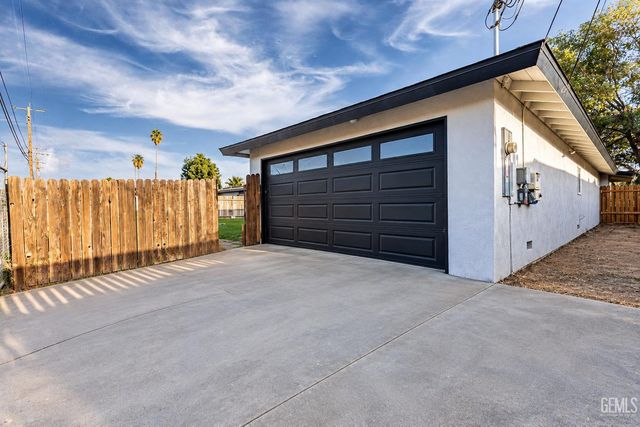 1112 San Vicente Drive, Bakersfield, CA 93307