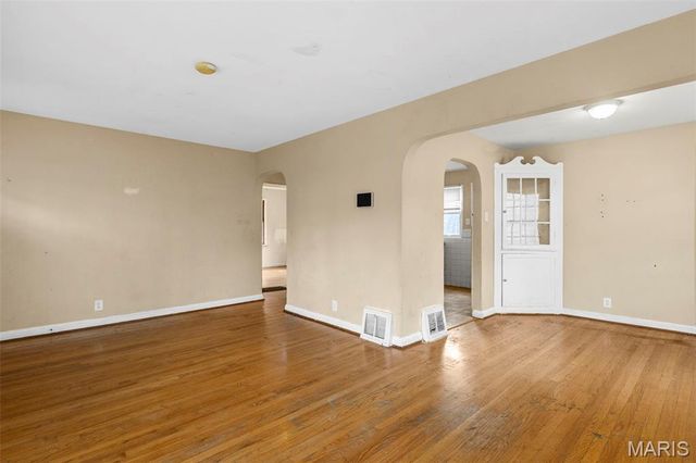 7806 Underhill Drive, St Louis, MO 63133