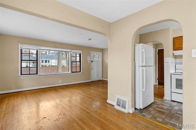 7806 Underhill Drive, St Louis, MO 63133