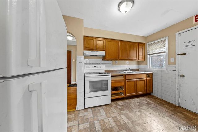 7806 Underhill Drive, St Louis, MO 63133