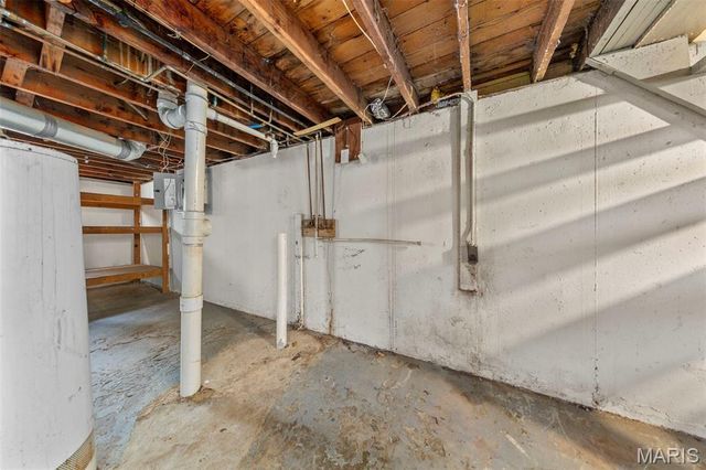 7806 Underhill Drive, St Louis, MO 63133