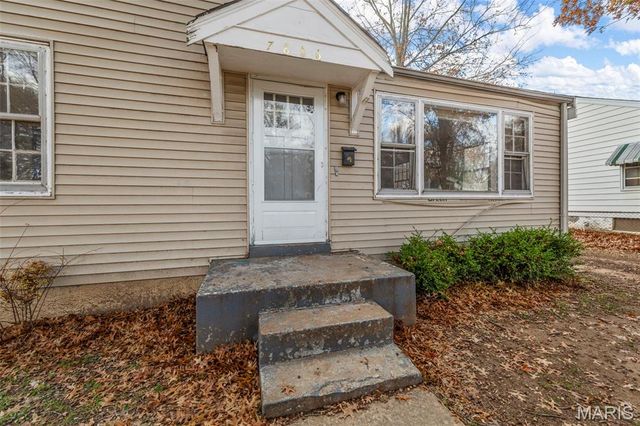 7806 Underhill Drive, St Louis, MO 63133