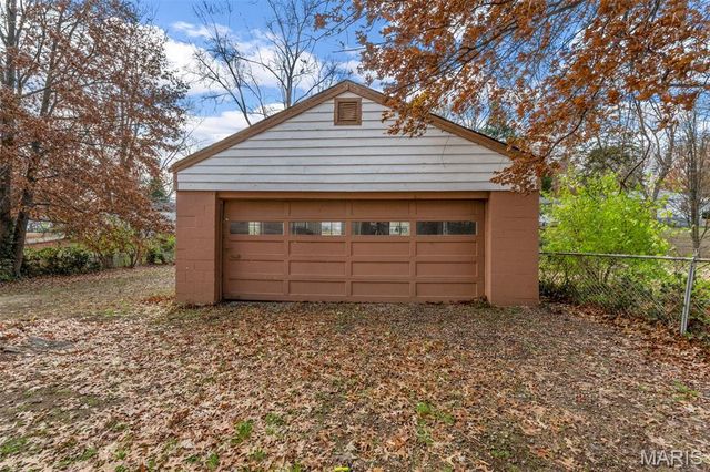 7806 Underhill Drive, St Louis, MO 63133