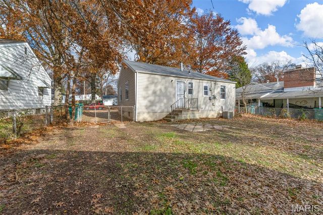 7806 Underhill Drive, St Louis, MO 63133