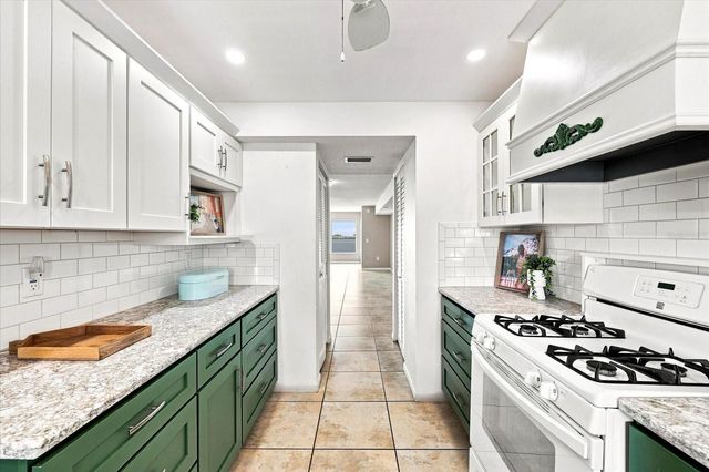 6020 SHORE BOULEVARD S 1002, Gulfport, FL 33707