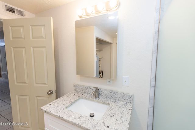 1104 Gardner Avenue, Las Cruces, NM 88001