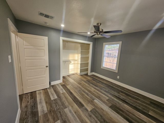 4117 S Marsalis Avenue, Dallas, TX 75216