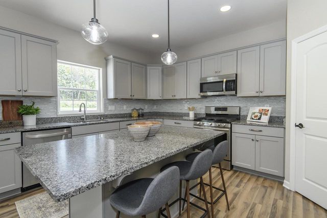 466 Bleeker STREET, Delafield, WI 53018