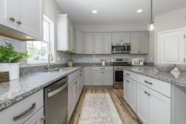 466 Bleeker STREET, Delafield, WI 53018