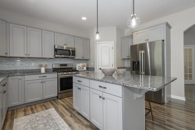 466 Bleeker STREET, Delafield, WI 53018