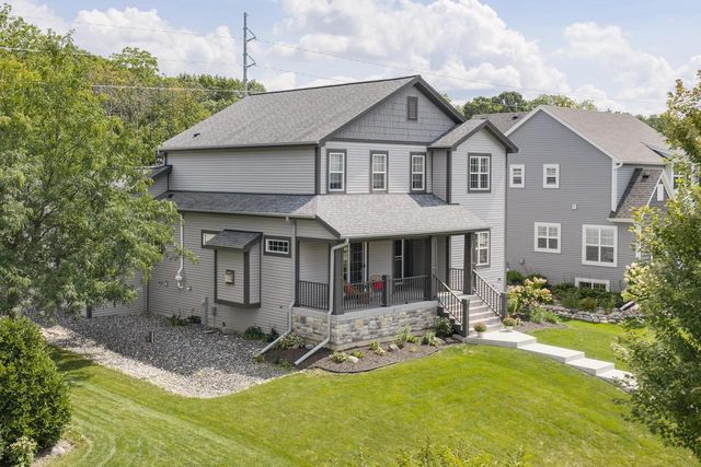 466 Bleeker STREET, Delafield, WI 53018